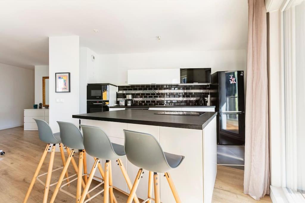 Grand Appartement , Paris La Defense Arena, 50 Metres De La Gare, 15 Min Champs Elysees Nanterre Eksteriør bilde