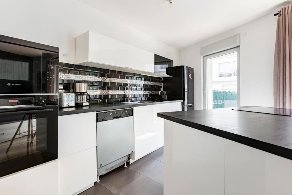 Grand Appartement , Paris La Defense Arena, 50 Metres De La Gare, 15 Min Champs Elysees Nanterre Eksteriør bilde