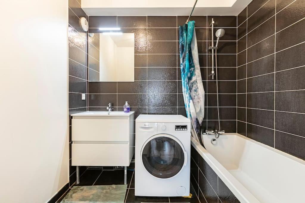 Grand Appartement , Paris La Defense Arena, 50 Metres De La Gare, 15 Min Champs Elysees Nanterre Eksteriør bilde